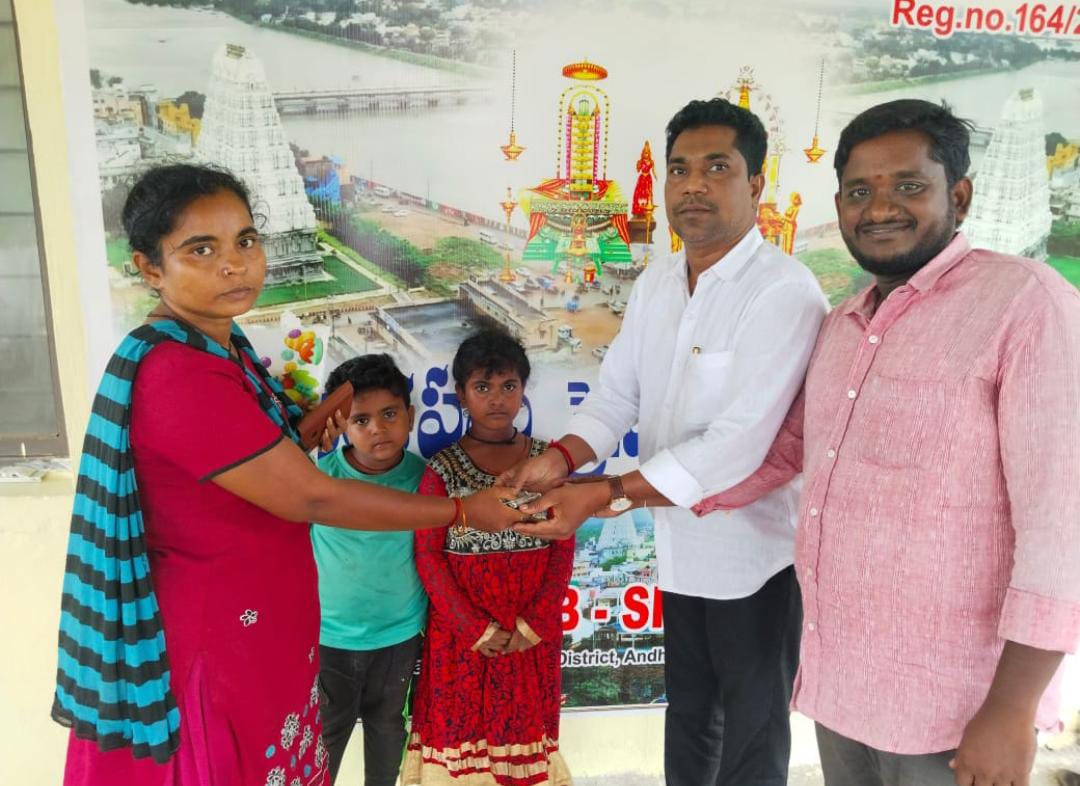 ప్రెస్ క్లబ్ అధ్యక్షుడి దాతృత్వం