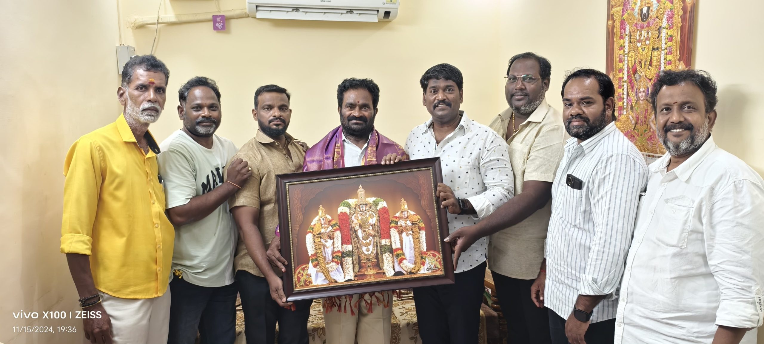కరాటి చంద్ర కు తెలుగు తమ్ముళ్ల సన్మానం