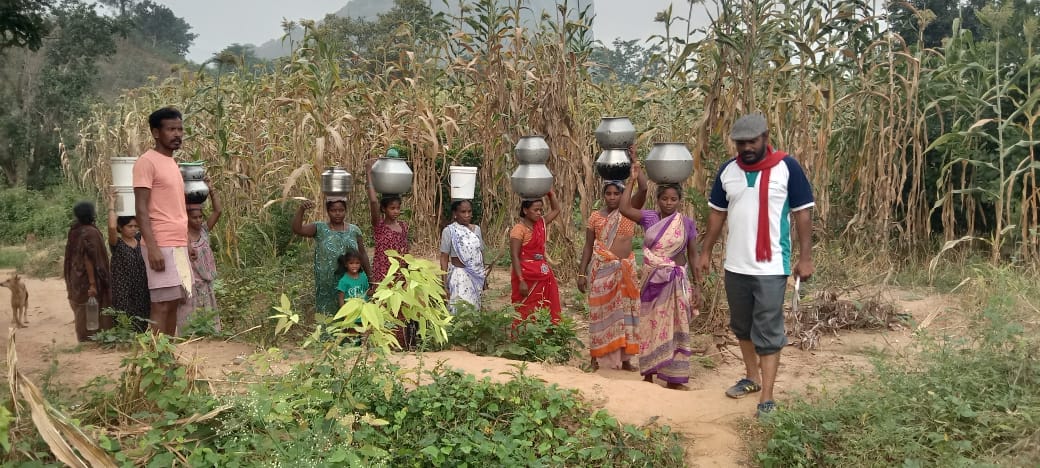 త్రాగునీటికి ఇబ్బంది పడుతున్న కుమ్మరవలస గిరిజన ప్రజలు, పట్టించుకోలేని సంబంధిత అధికారులు