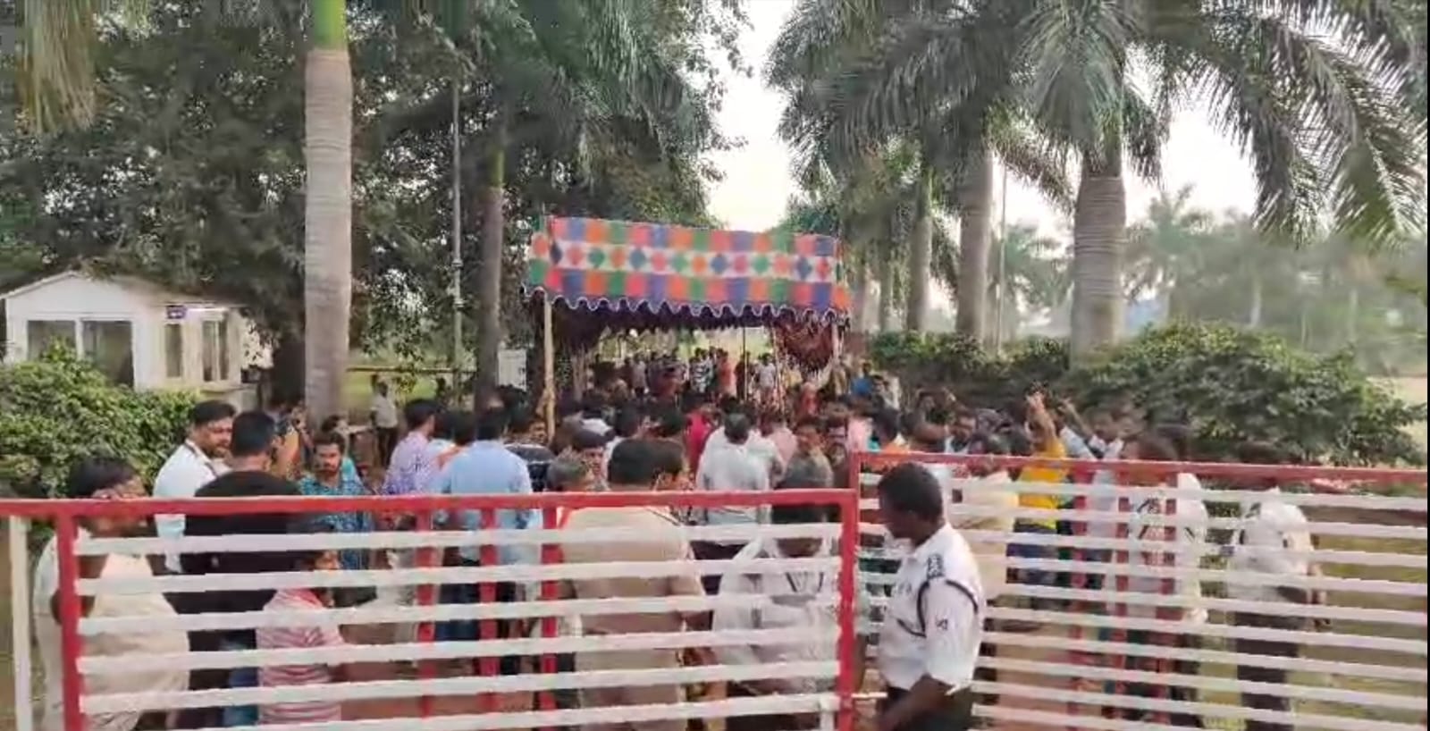 పనిచేసిన చేతులకు పట్టెడన్నానికి దూరం చేస్తారా! చిన్నింపేట జీడి పిక్కల ఫ్యాక్టరీ కార్మికుల ఆవేదన*