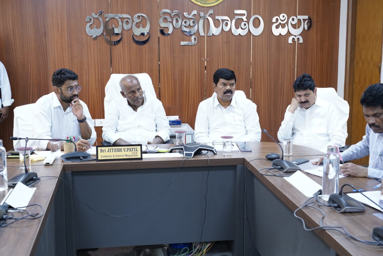 జిల్లా అభివృద్ధిలో భాగస్వాములు కావాలి…సీఎస్ఆర్ నిధులపై ఎమ్మెల్యేతో కలెక్టర్ జితేష్ వి.పాటిల్ సమీక్ష