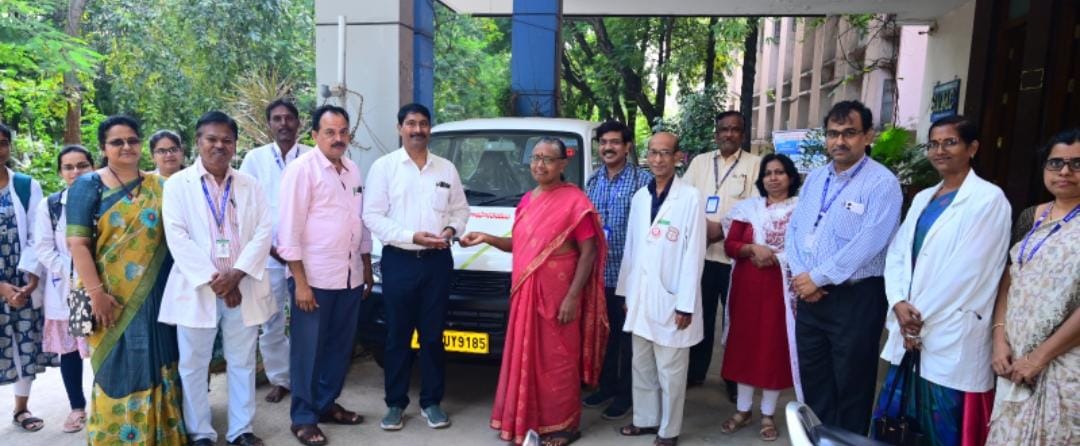 ఎస్ వి మెడికల్ కళాశాలకు మారుతి సుజుకి వ్యాన్ వితరణ