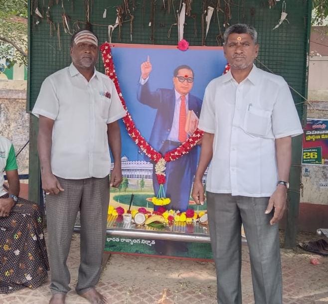 భారత రాజ్యాంగ సృష్టికర్త డాక్టర్ బి.ఆర్ అంబేద్కర్ కి ఘన నివాళులు