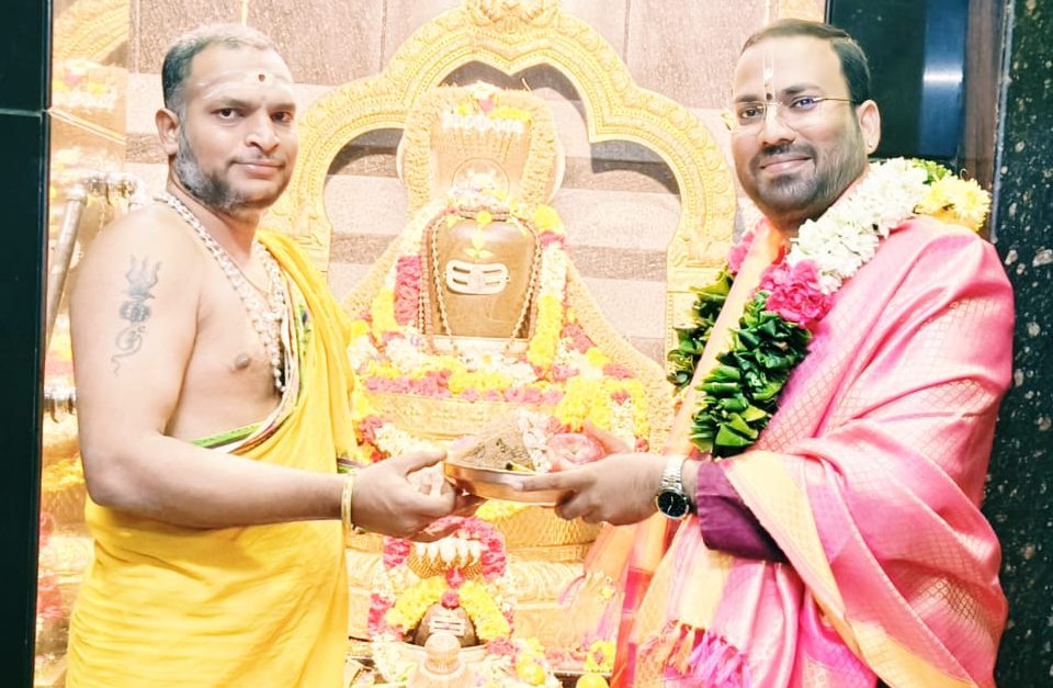 జ్ఞాన ప్రసూనాంభ సమేత శ్రీ కొండ మల్లేశ్వర స్వామి ఆలయంలో చక్రధర సిద్ధాంతి