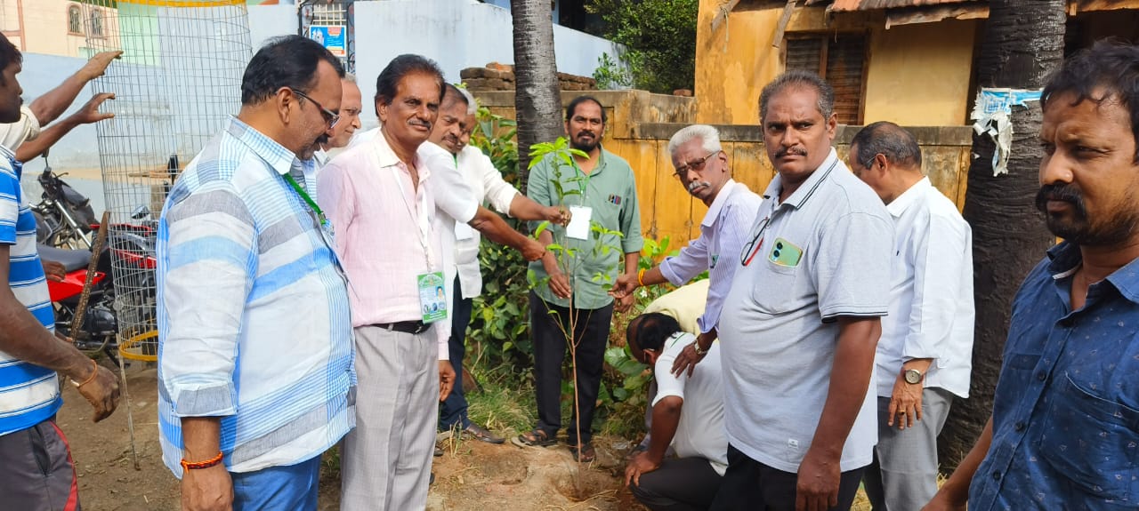 మొక్కలు నాటి పర్యావరణాన్ని కాపాడుకుందాం