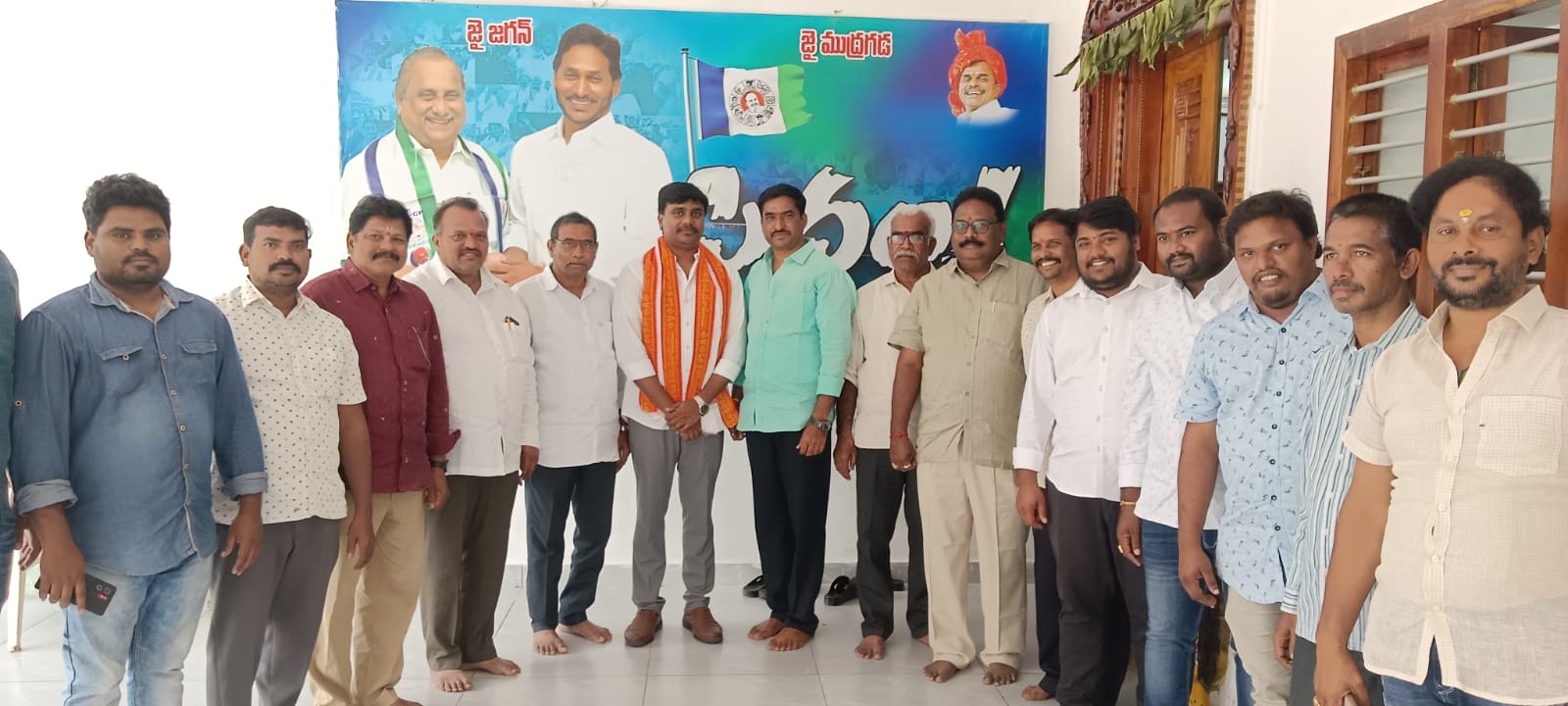 బదిరెడ్డి గోవింద్ ఆధ్వర్యంలో ముద్రగడ గిరిబాబుకి శుభాకాంక్షలు తెలిపిన నాయకులు