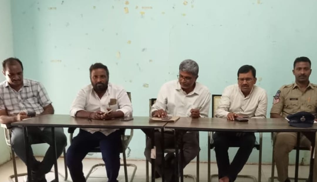 క్రీడాకారుల ప్రతిభను వెలికి తీసేందుకే సీఎం కప్ఆ సక్తి ఉన్నవారు ఆన్లైన్లో దరఖాస్తు చేసుకోండి ఎంపీడీవో రామకృష్ణ, ఎంఈఓ నాగయ్య