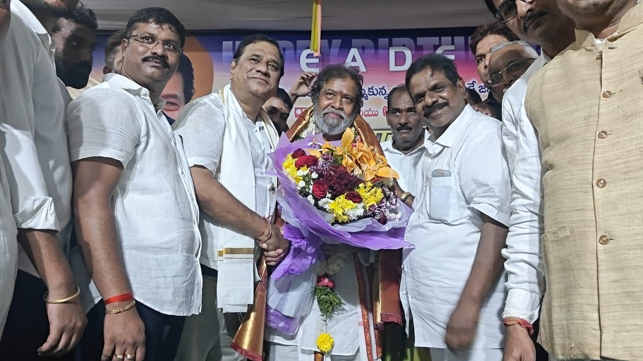 మంత్రికి దామోదర రాజనరసింహాకు జన్మదిన శుభాకాంక్షలు తెలిపిన ఎంపీ సురేష్ కుమార్ షేట్కార్