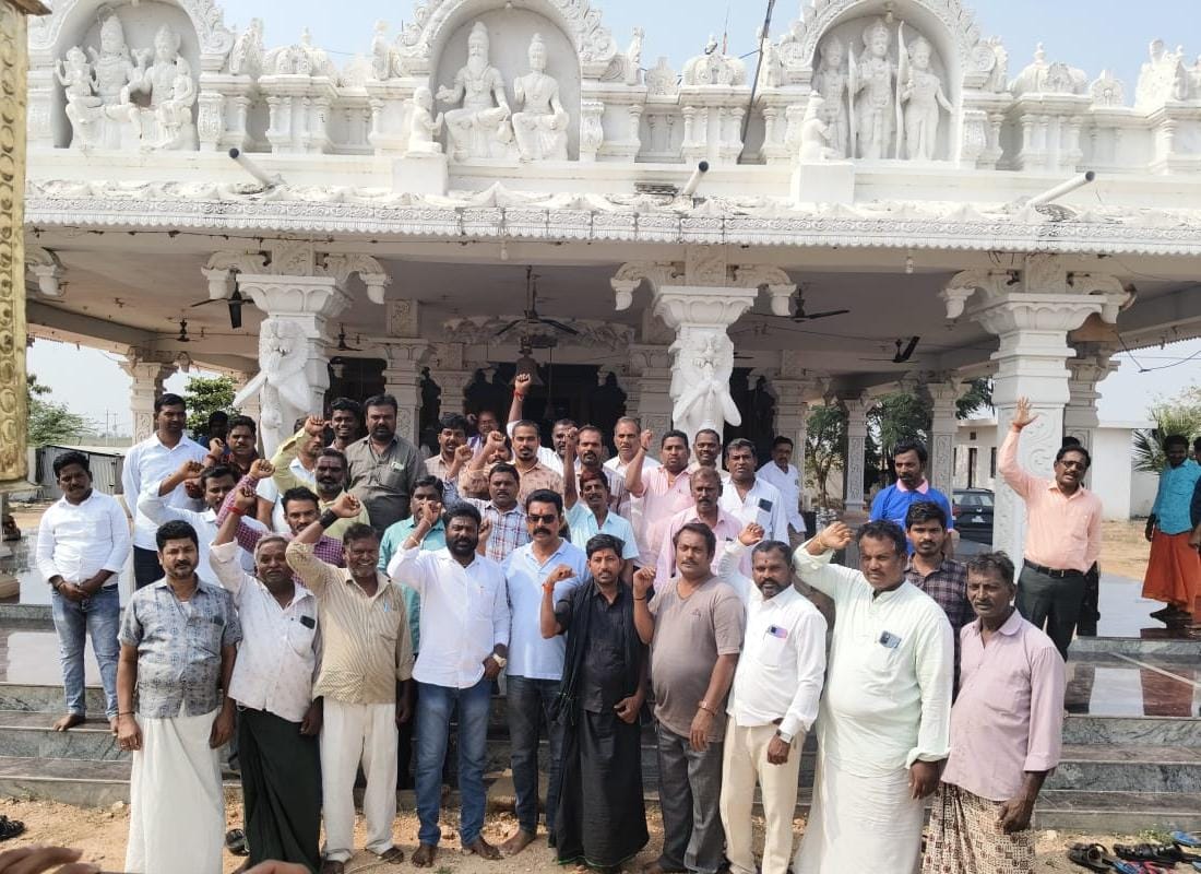 అయిజలో “విశ్వకర్మ చైతన్య సదస్సు”.. హాజరైన విశ్వ కర్మ టీవీ యండి కొండోజు నర్సింహా చారిరాజస్థానీ వలస దారులు.. లోకల్ వ్యాపారస్తుల కులవృత్తి దారుల పొట్ట కొడుతున్నారని మండిపాటు