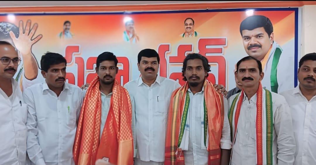 యూత్ కాంగ్రెస్ ఎన్నికలలో గెలుపొందిన వారి కిశుభాకాంక్షలు తెలియజేసిన ఎమ్మెల్యే పాయం
