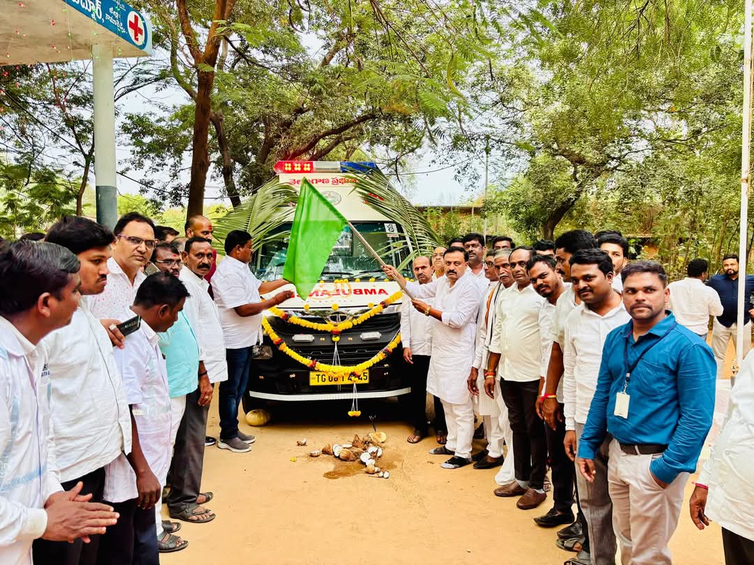 అంబులెన్సును ప్రారంభించిన ఎమ్మెల్యే తోట