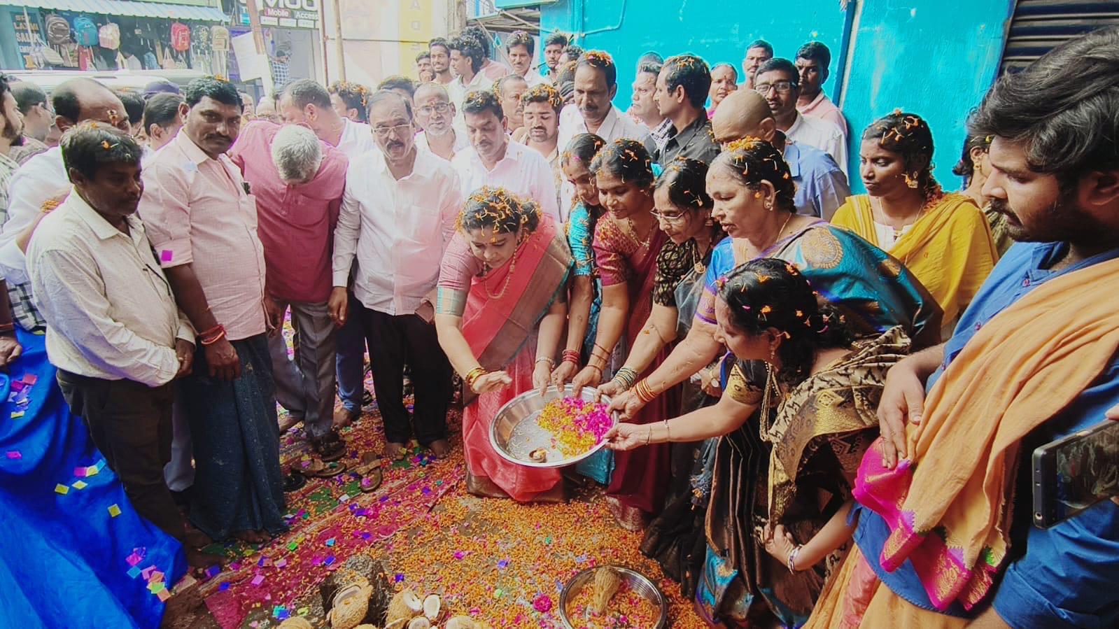 సాలూరు పట్టణంలో పలు అభివృద్ధి కార్యక్రమంలో పాల్గొన్న మంత్రి గుమ్మిడి సంధ్యారాణి