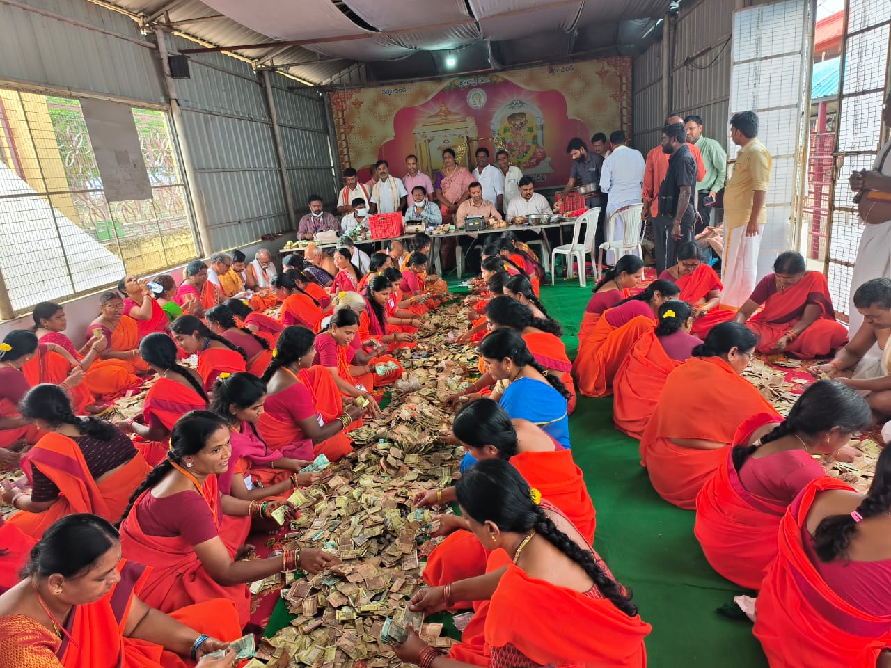 అలంపూర్ బాల బ్రహ్మేశ్వర స్వామి హుండీ లెక్కింపు