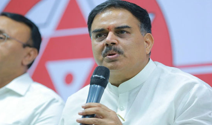 షిప్‌ను సీజ్ చేశాం.. సీజ్ చేసే చట్టాలు ఉన్నాయి: మంత్రి నాదెండ్ల మనోహర్