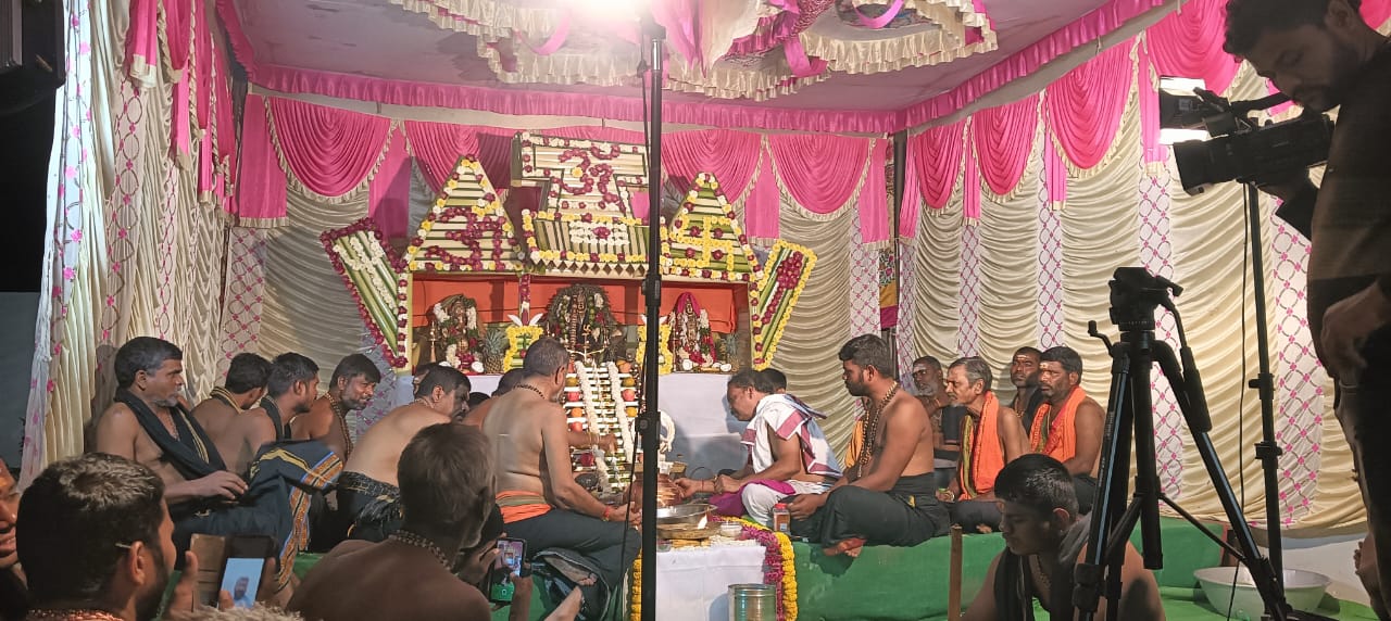 ఘనంగా అయ్యప్ప పడింపూజా కార్యక్రమం .