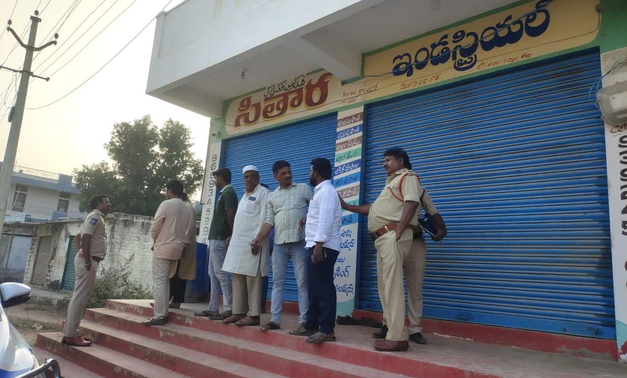 250 కేజీల నకిలీ అల్లం వెల్లుల్లి పేస్ట్