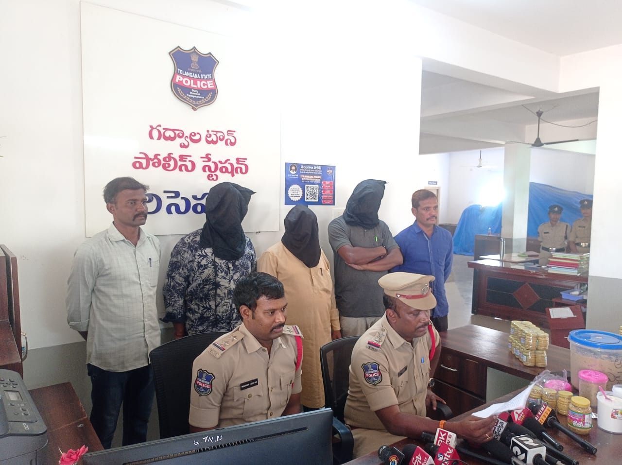 కల్తీ అల్లం వెల్లుల్లి పేస్ట్ తయారీ ముఠా గుట్టు రట్టు