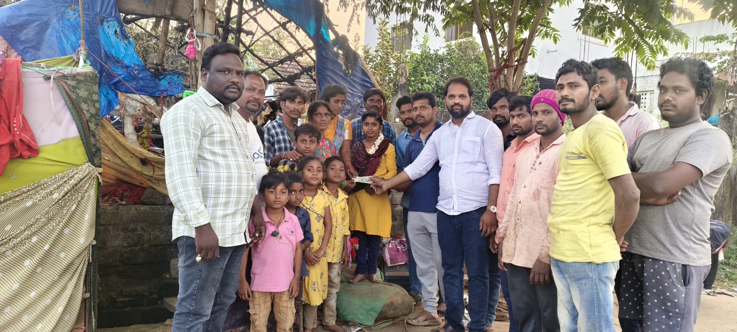 ఆర్థిక సహాయం చేసిన ఎర్రవరం జన సైనికులు