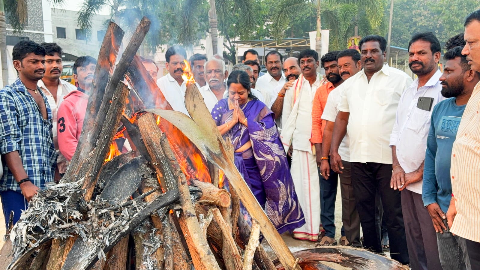 సంక్రాంతి వేడుకలు ప్రారంభించిన ఎమ్మెల్యే వరుపుల సత్య ప్రభ రాజా