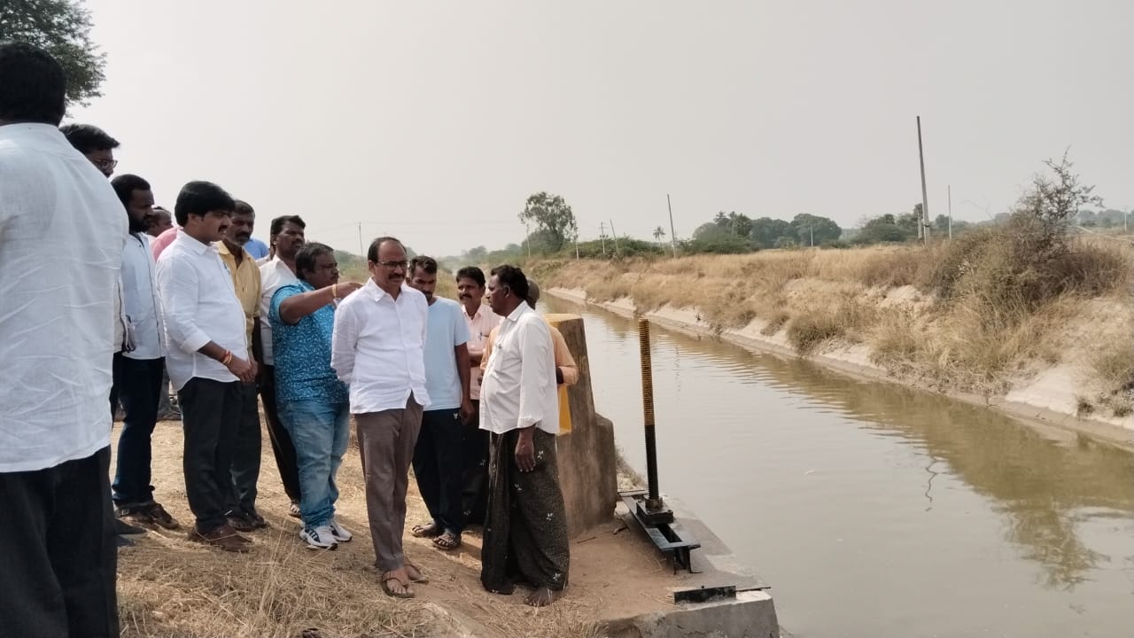 నియోజకవర్గ రైతులు అధైర్య పడొద్దు అండగా ఉంటాం ఎమ్మెల్యే,ఎమ్మెల్సీ