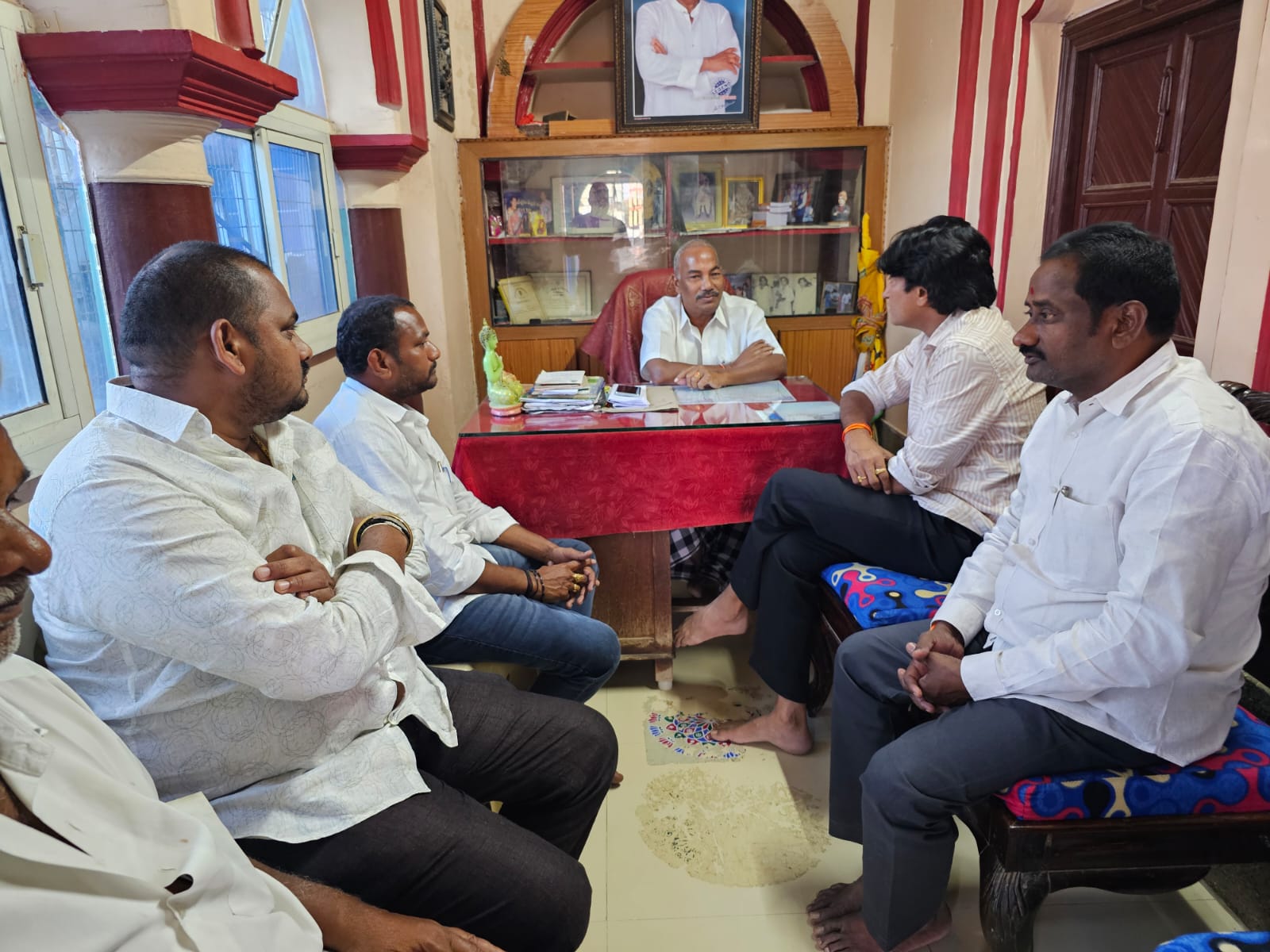 అలమండ చలమయ్యకు జిల్లా బిజెపి నేతల పరామర్శ