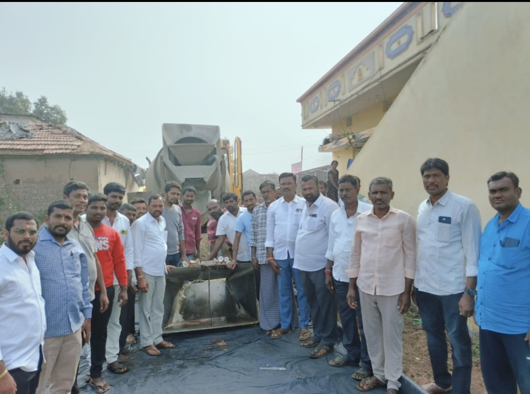 రోడ్డు నిర్మాణం పనులు ప్రారంభం