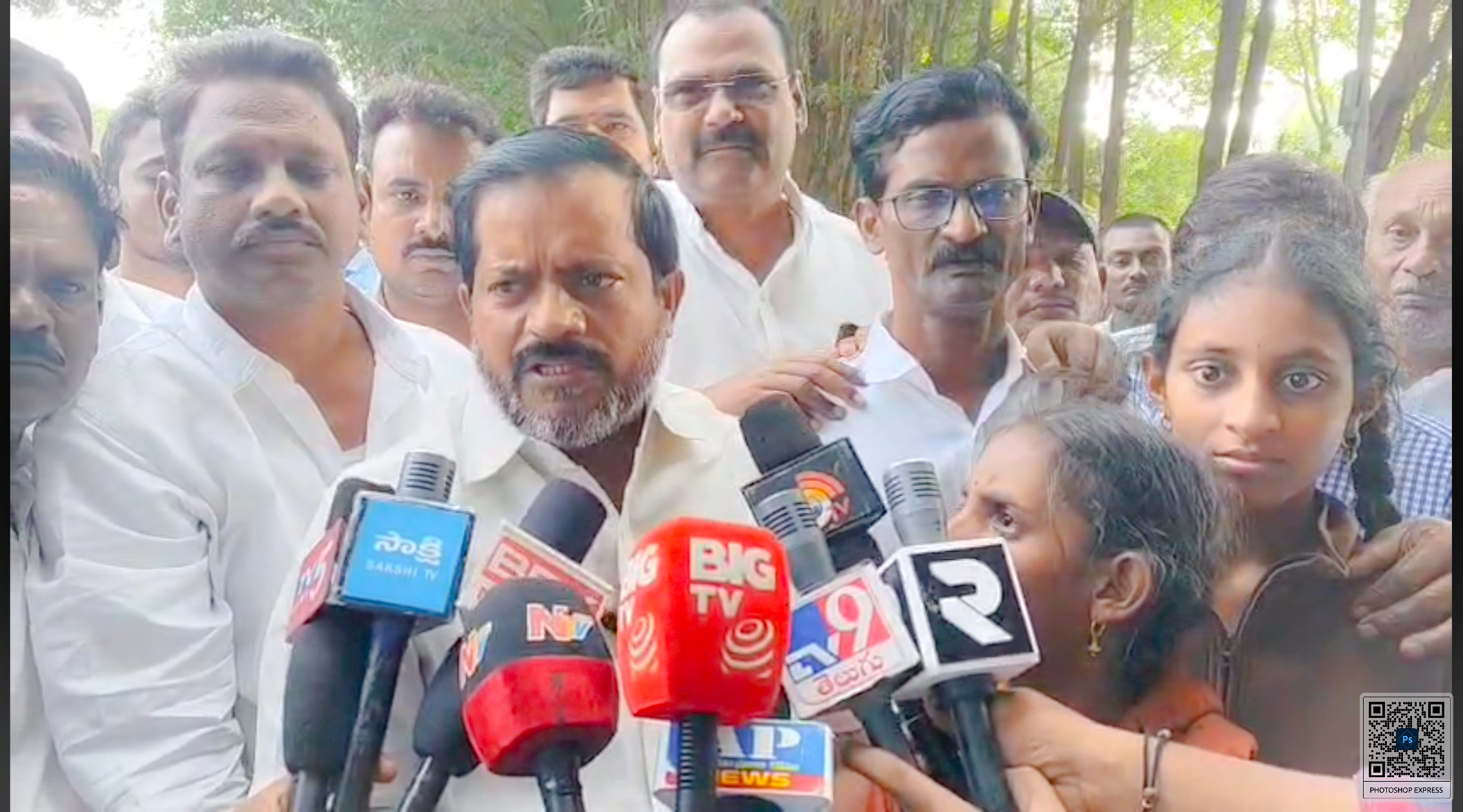 బాధిత కుటుంబానికి అండగా నిలిచిన ఎమ్మెల్యే వరుపుల సత్య ప్రభ