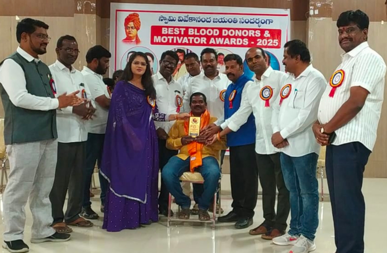 స్వామి వివేకానంద జయంతి సందర్భంగా రక్తదాతల సమూహ 18వ సంవత్సర వార్షికోత్సవం లో జర్నలిస్టులకు సన్మానం