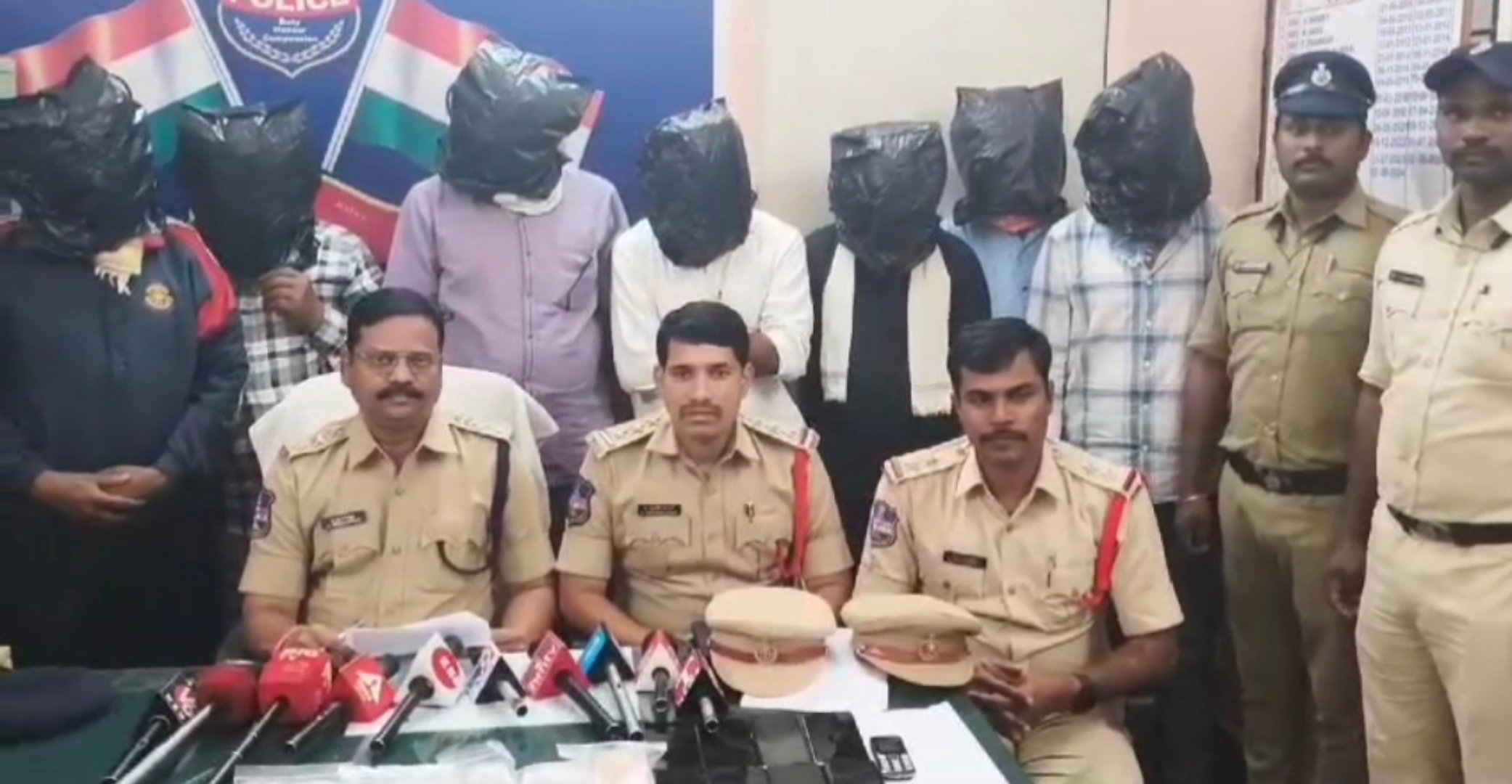 మళ్లీ తెరపైకి నకిలీ నోట్ల మూట,నకిలీ నోట్ల ముఠాను అరెస్ట్ పోలీసులు