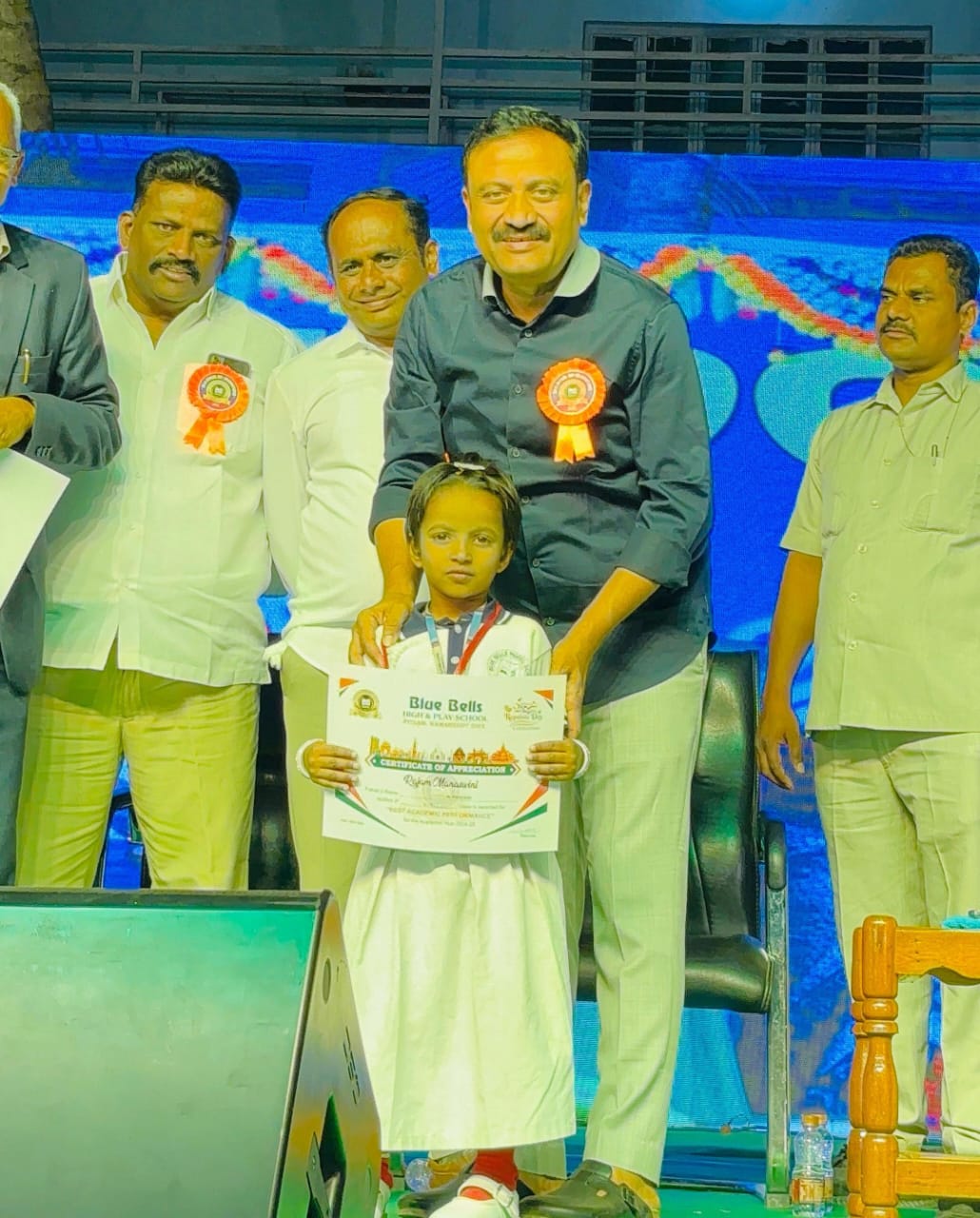 విద్యార్థులు చదివి ఉన్నత శిఖరాలకు ఎదగాలి..ఎమ్మెల్యే తోట