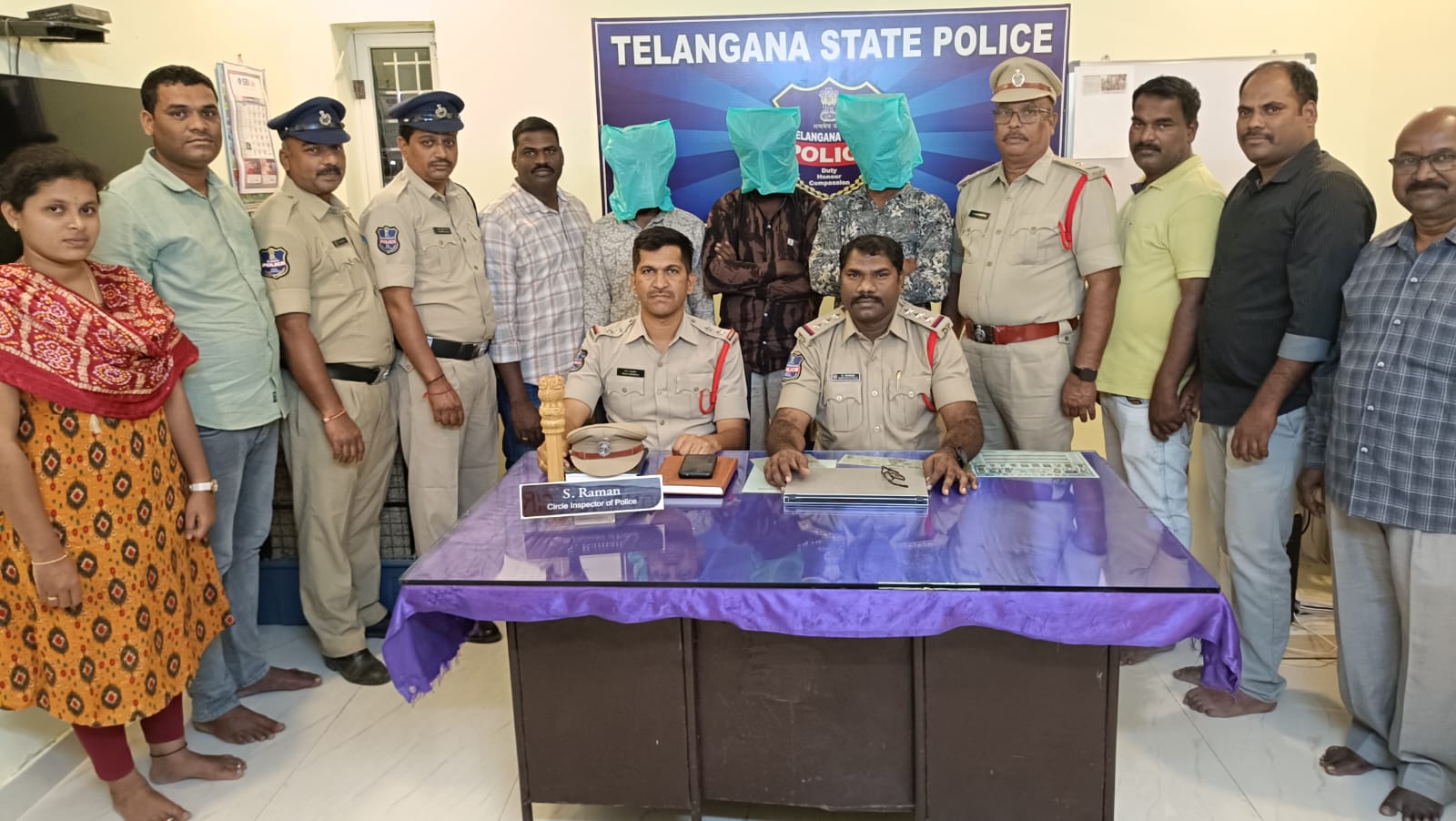 నిషేధిత గంజాయి రవాణా చేస్తున్న వ్యక్తులు అరెస్ట్