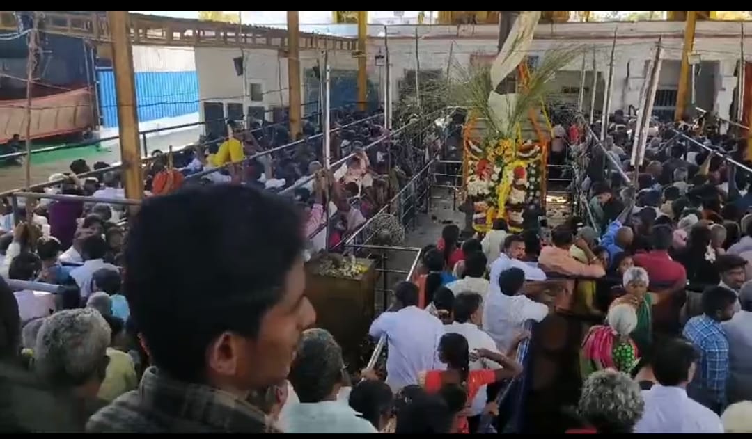 మహాశివరాత్రి సందర్భంగా మొగిలి ఆలయంలో పోటెత్తిన భక్తులు.