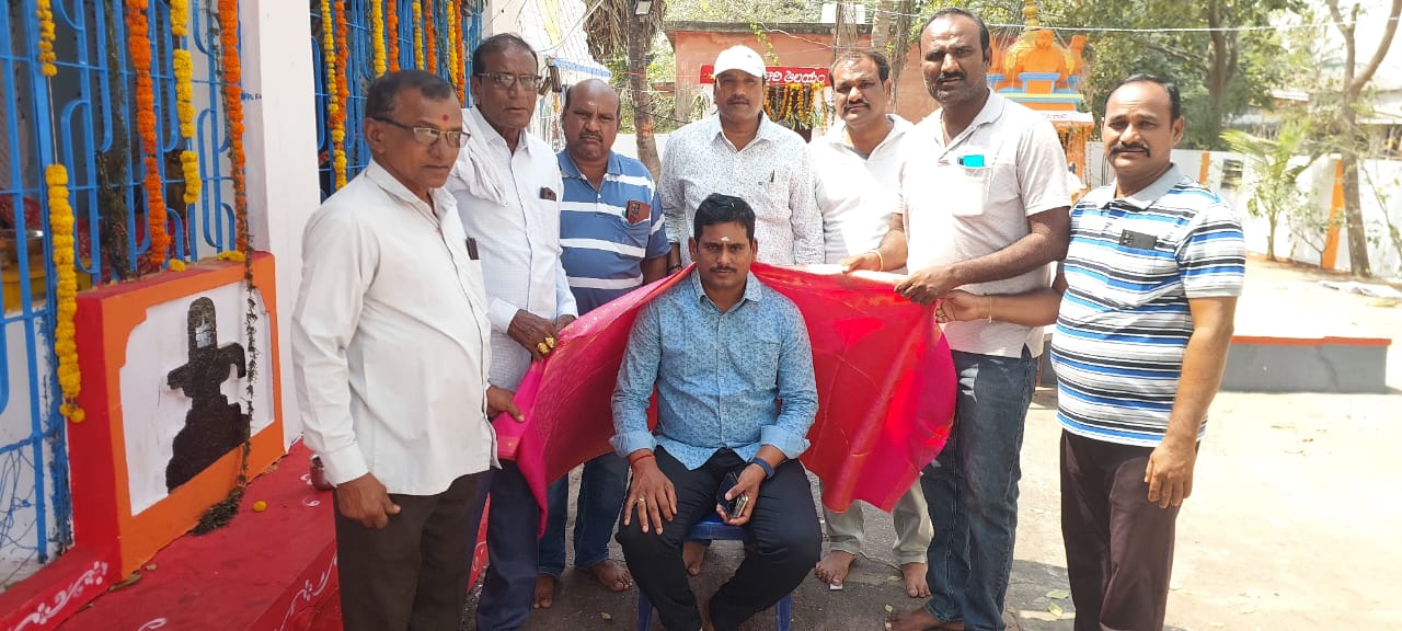 సీతంపేట శివాలయంలో అన్నదాన కార్యక్రమాన్ని ప్రారంభించిన సిఐ వెంకటేశ్వర్లు