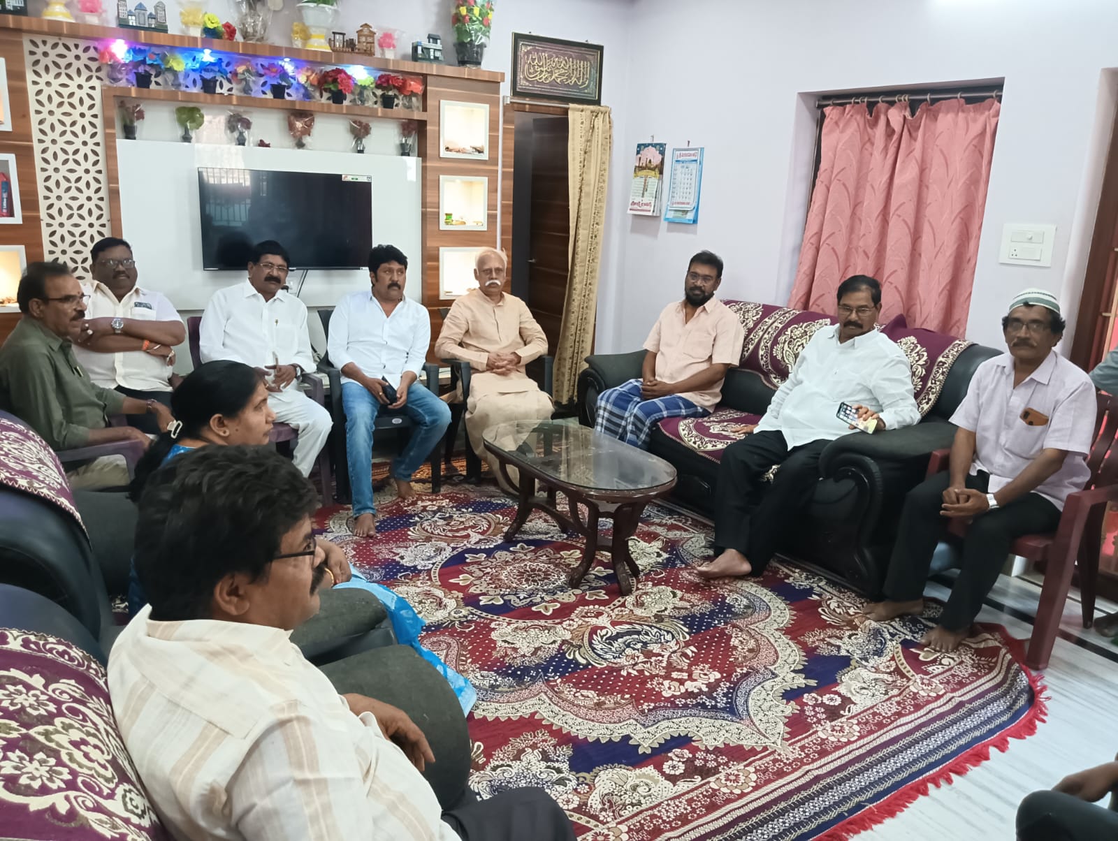 వైసీపీ ముస్లిం మైనారిటీ నేత షబ్బీర్ కు ఆదాల ప్రభాకర్ రెడ్డి పరామర్శ