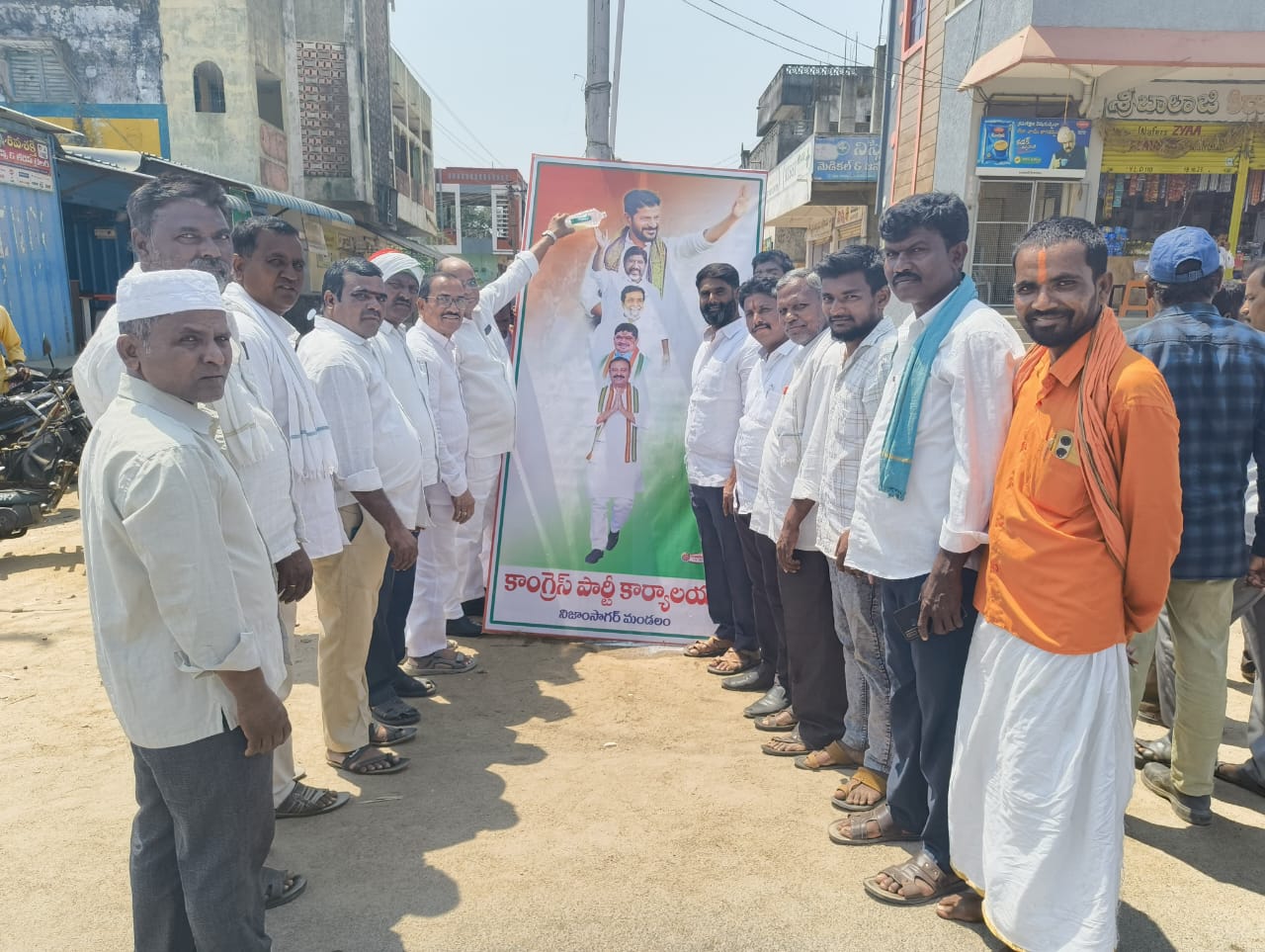 ముఖ్యమంత్రి చిత్రపటానికి పాలాభిషేకం..