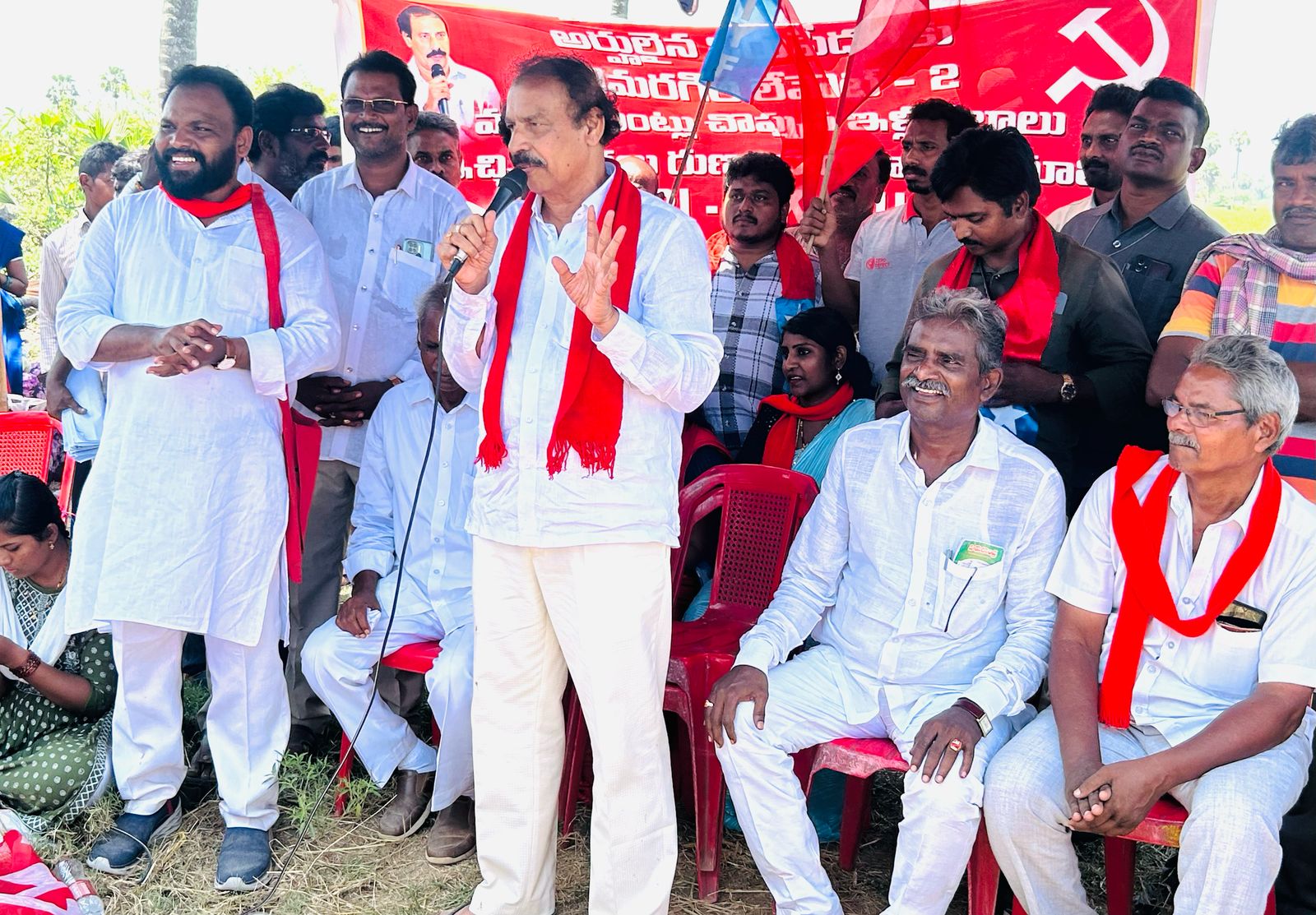 భూ పోరాటానికి కదలిన ఎర్ర దండు