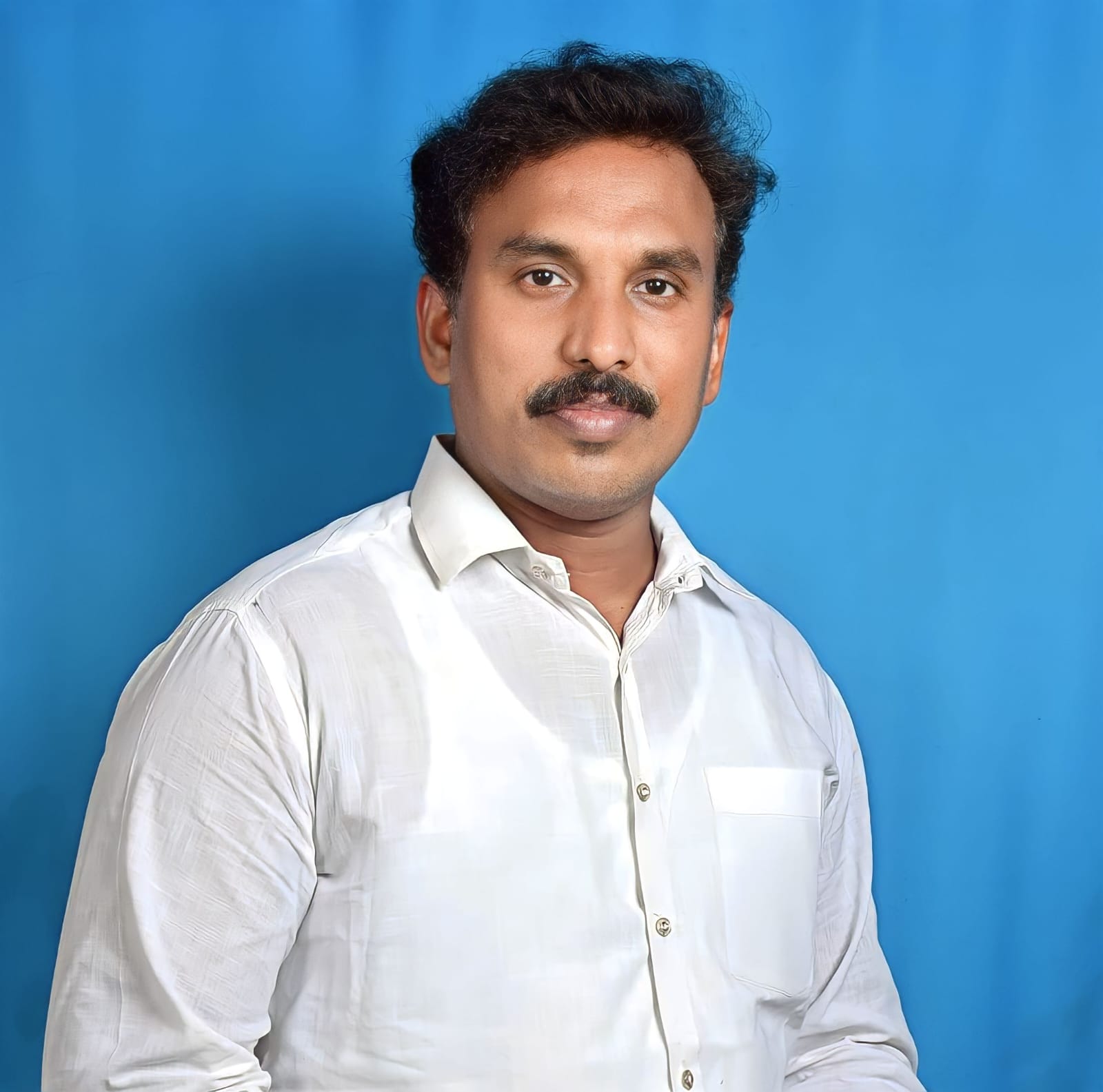 ప్రతిపాడు నియోజకవర్గ ప్రచార కమిటీ కన్వీనర్ గా సరమర్ల మధుబాబు