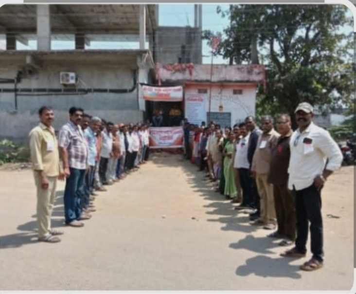 రెండవ రోజు కొనసాగిన ఆర్టీసీలో రిలే నిరాహారదీక్షలు