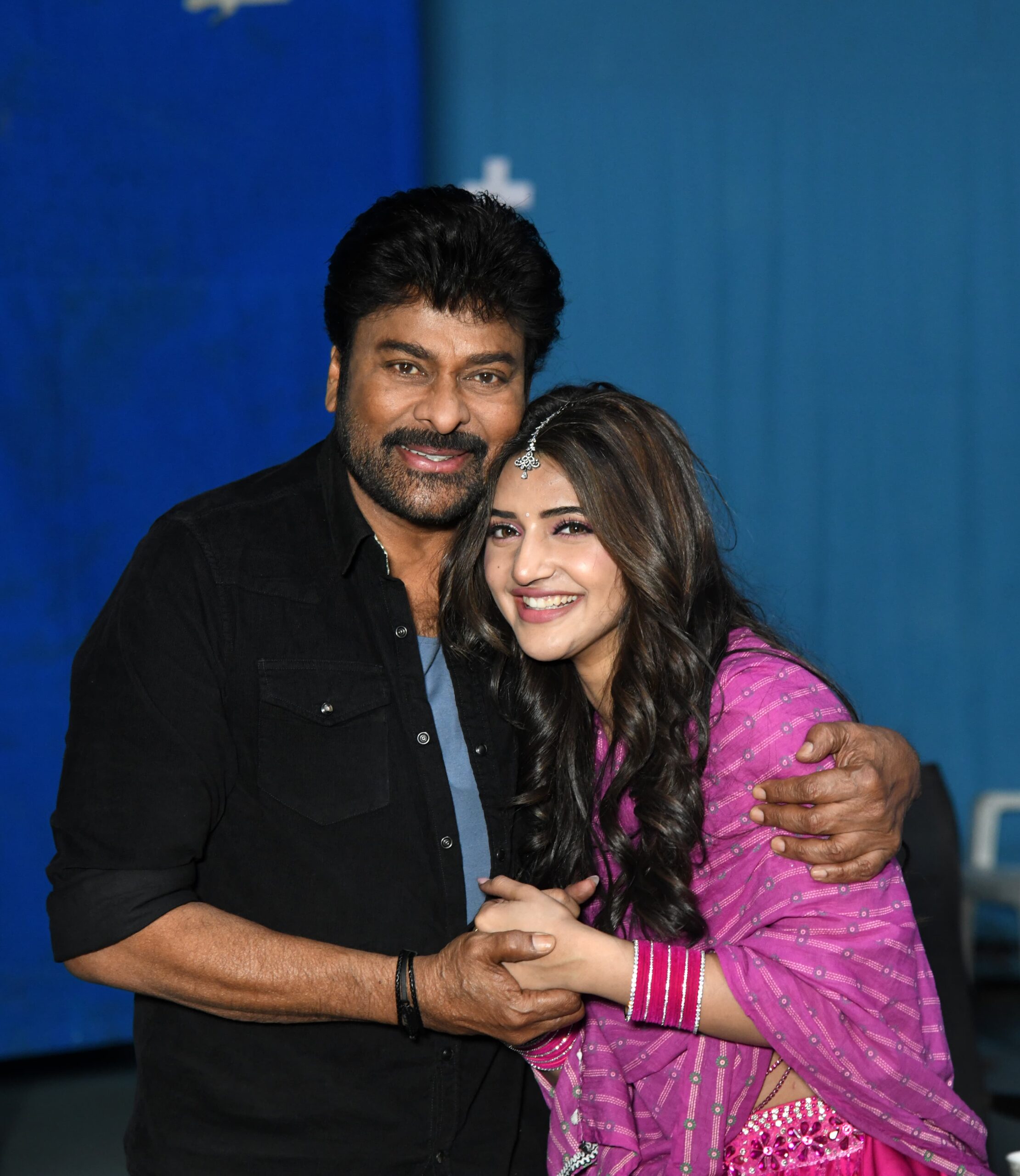 మ‌హిళా దినోత్స‌వం సంద‌ర్భంగా హీరోయిన్ శ్రీలీల‌ను స‌త్క‌రించిన మెగాస్టార్ చిరంజీవి