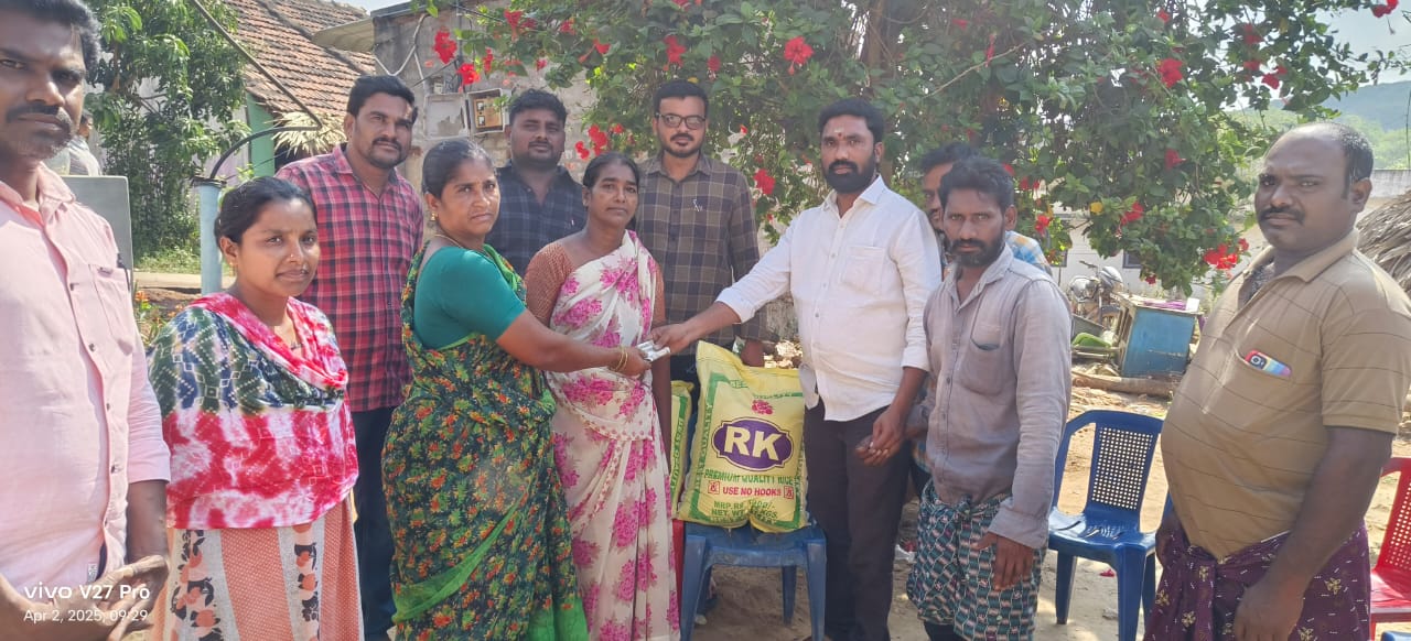 మృతుడి కుటుంబానికి  ఆర్థిక సాయం అందించిన తలపంటి బుజ్జి ……