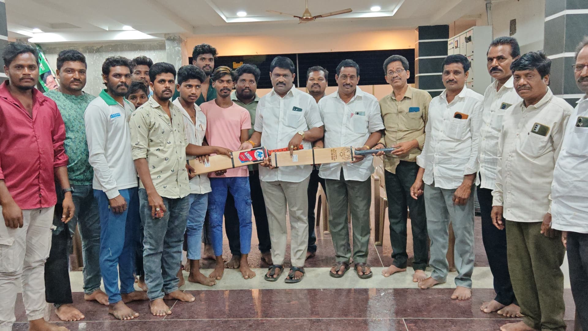 *క్రీడలు మానసిక ఉల్లాసానికి, శారీరక దారుఢ్యానికి దోహదపడతాయి..*