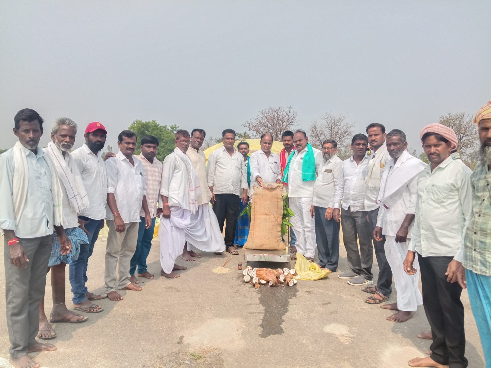 వరి ధాన్యం కొనుగోలు కేంద్రాన్ని రైతులు సద్వినియోగం చేసుకోవాలి. సొసైటీ చైర్మన్ నరసింహారెడ్డి