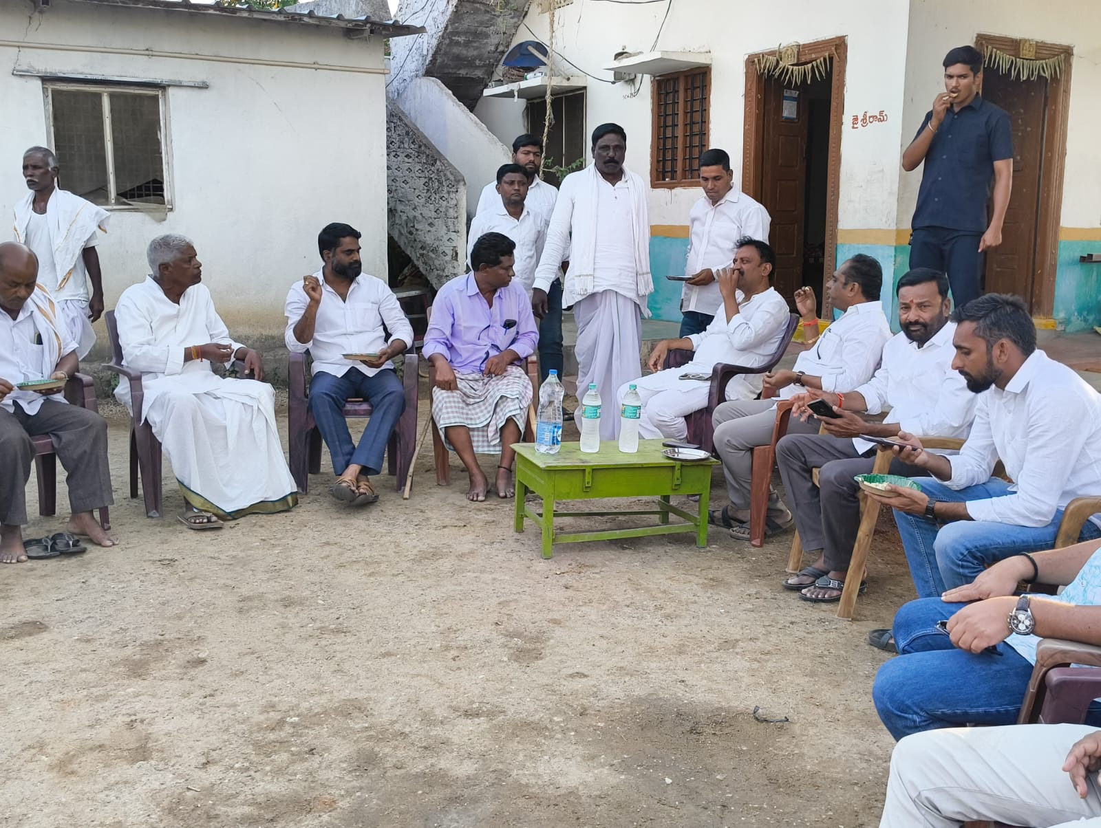 జర్నలిస్టును పరామర్శించి.. ధైర్యం చెప్పిన జుక్కల్‌ ఎమ్మెల్యే తోట లక్ష్మీ కాంతారావు