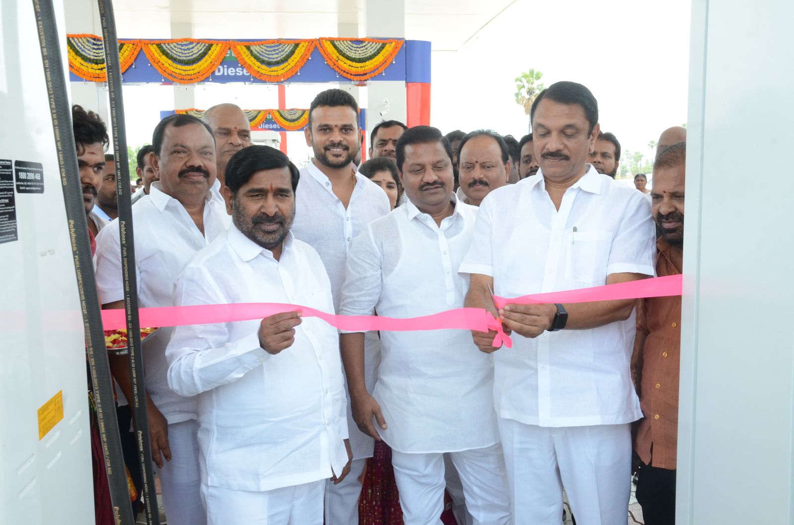 అబ్దుల్లాపూర్ మెట్టులో జెఏంఆర్ ఫిలింగ్ స్టేషన్ ప్రారంభం