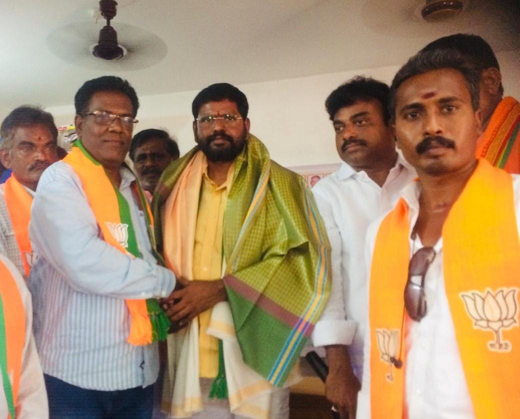 తిరుపతి జిల్లా బిజెపి అధ్యక్షుడు సామంచి శ్రీనివాస్ సమక్షంలో భారతీయ జనతా పార్టీ లో చెరిన చింతల.శిరీష కృష్ణ