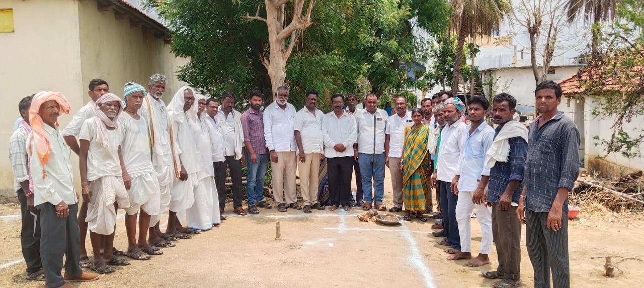 ఇందిరమ్మ ఇంటి నిర్మాణ పనులను ప్రారంభించిన ఎంపీడీవో..