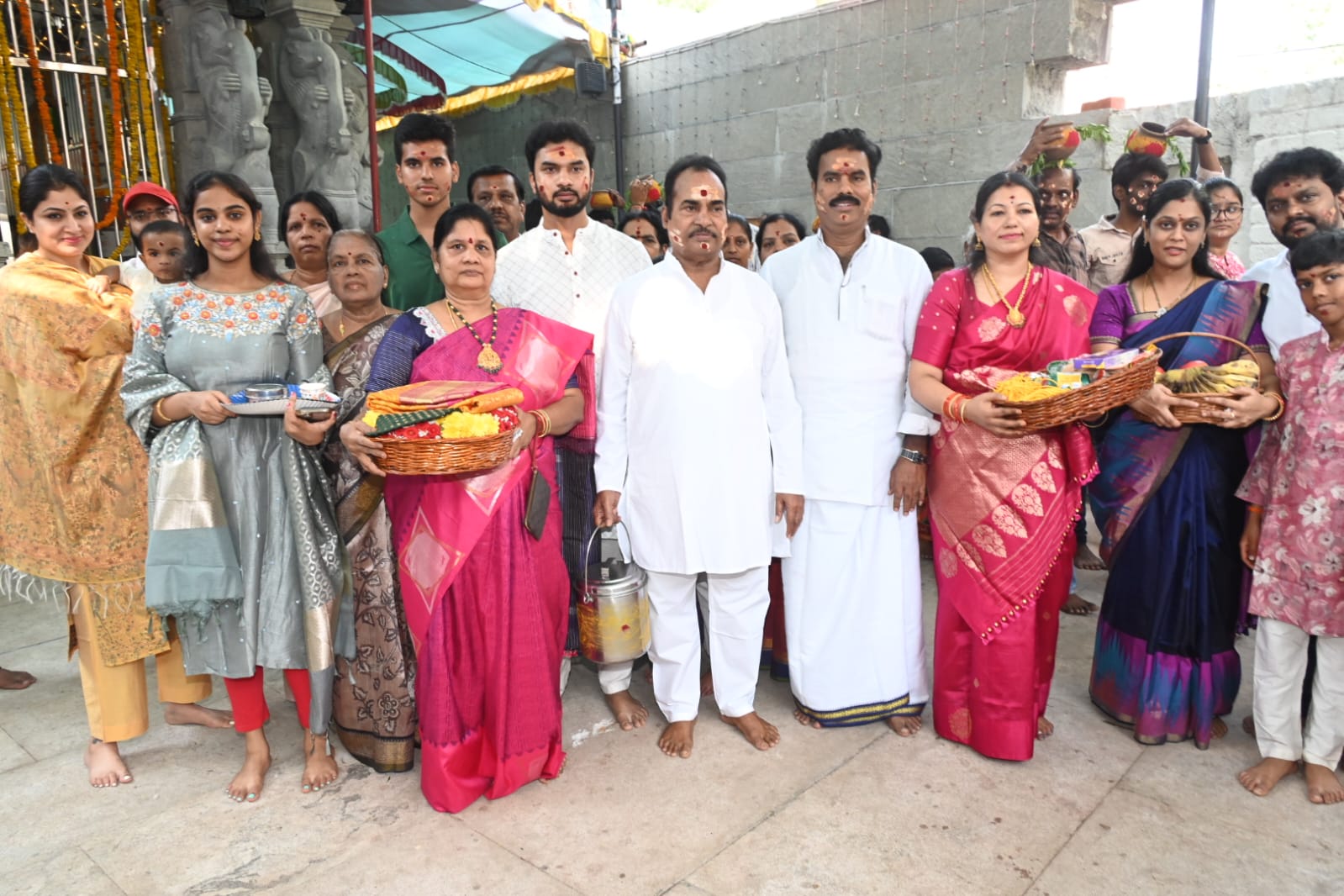 ప్ర‌జ‌లు చ‌ల్లగా ఉండాల‌ని గంగ‌మ్మ‌ను మొక్కుకున్నాః ఎమ్మెల్యే ఆర‌ణి