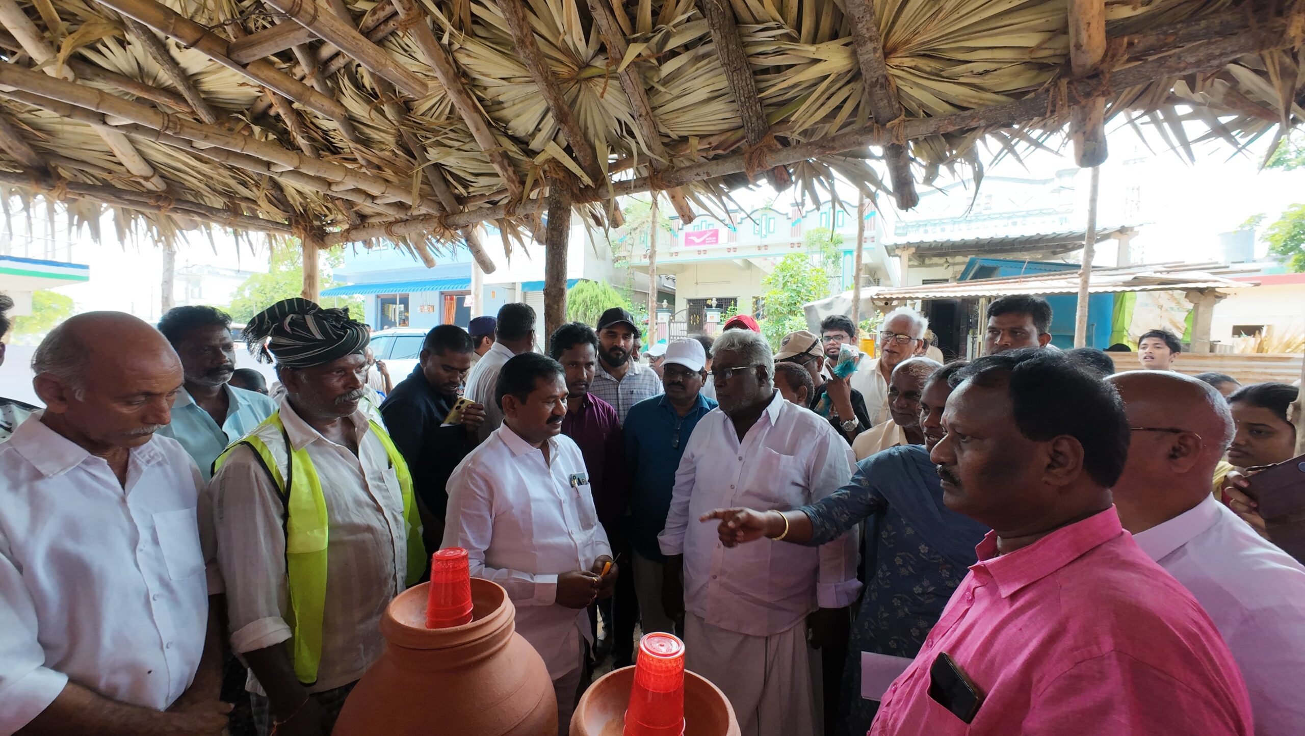 ప్రకాశం జిల్లా జరుగుమల్లిలో స్వచ్ఛ ఆంధ్ర స్వర్ణాంధ్ర కార్యక్రమంలో పాల్గొన్న మంత్రి మంత్రి డా.డోలా శ్రీ బాల వీరాంజనేయస్వామి