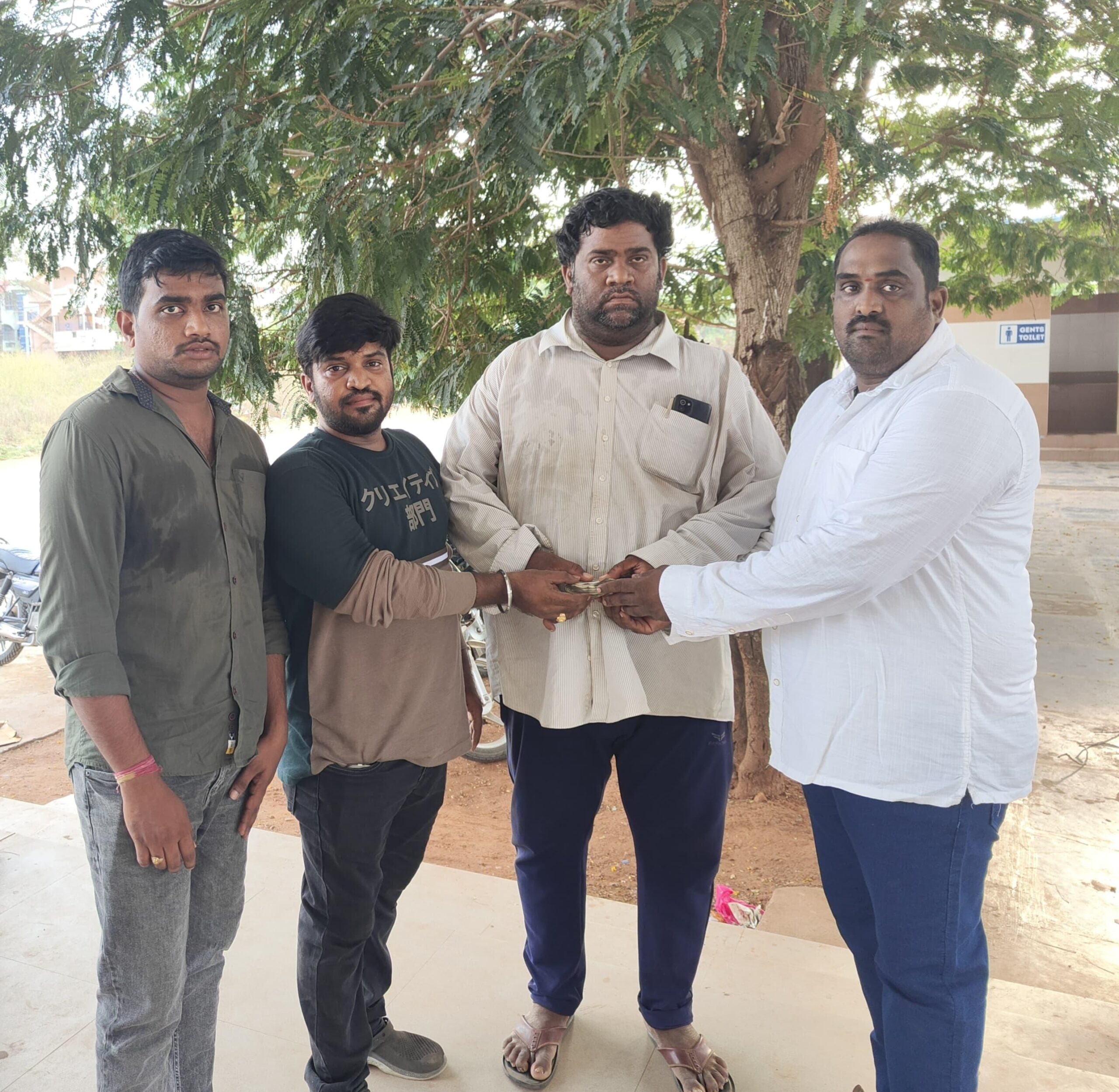 చిన్నారి అర్చన వైద్యానికి 40 వేల ఆర్థిక సహాయం చేసిన సింగరాయకొండ అప్డేట్స్