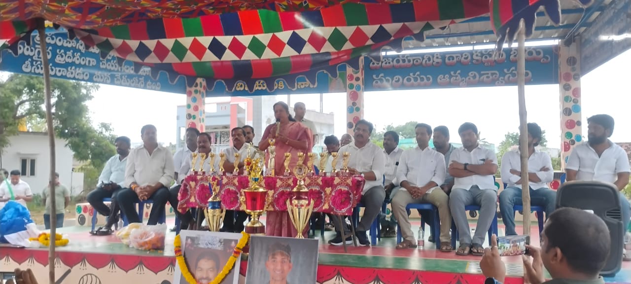 వరుపుల రాజా మెమోరియల్ క్రికెట్ టోర్నమెంట్ ప్రారంభించినఎమ్మెల్యే సత్యప్రభ